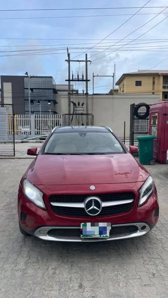 A picture of GLA250 Mercedes Benz