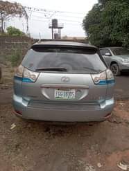 A picture of Clean Lexus RX330 2006 model highest grade engine and gear
