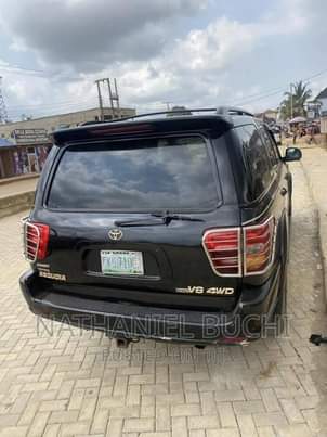 A picture of Toyota sequoia 202 model