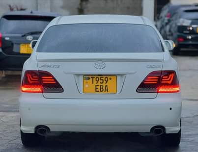 A picture of TOYOTA CROWN ATHLETE NAMBA D PIGA 255 714 550 592