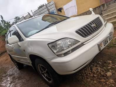 A picture of TOYOTA HARRIER 13 500 000 2000 MODEL 3 0CC CALL