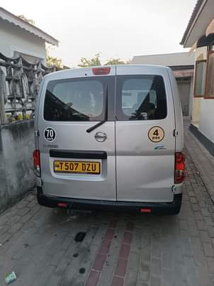 A picture of Nissan vannete 200