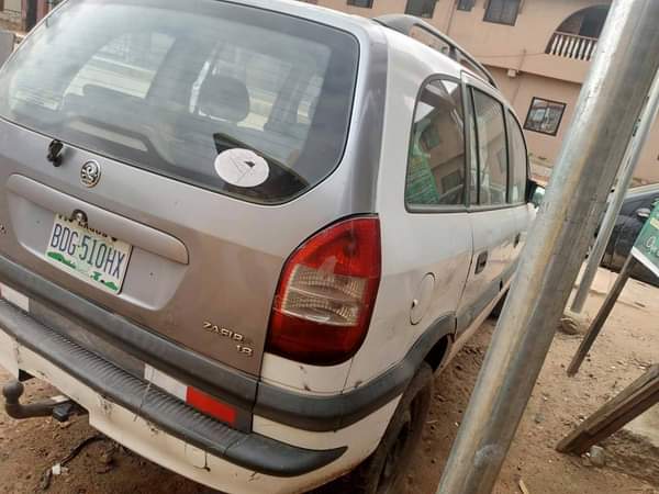 A picture of Open zafira Engine and gear perfect Manual First body Pric
