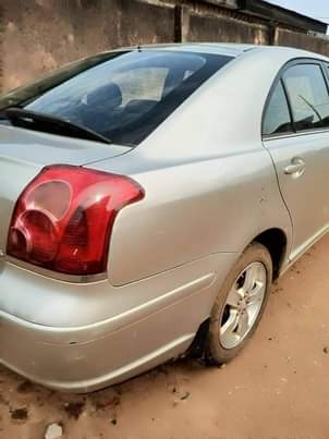 A picture of 2005 Toyota Avensis..... engine issue Le
