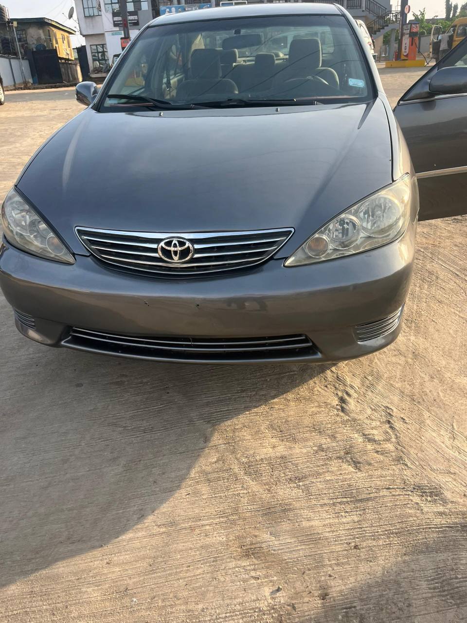 A picture of Awoof super fantastic Toyota Camry 06 with extremely untouched silent