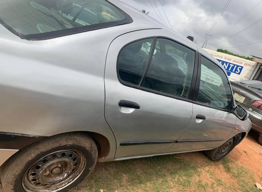 A picture of 1999 Nissan nissan