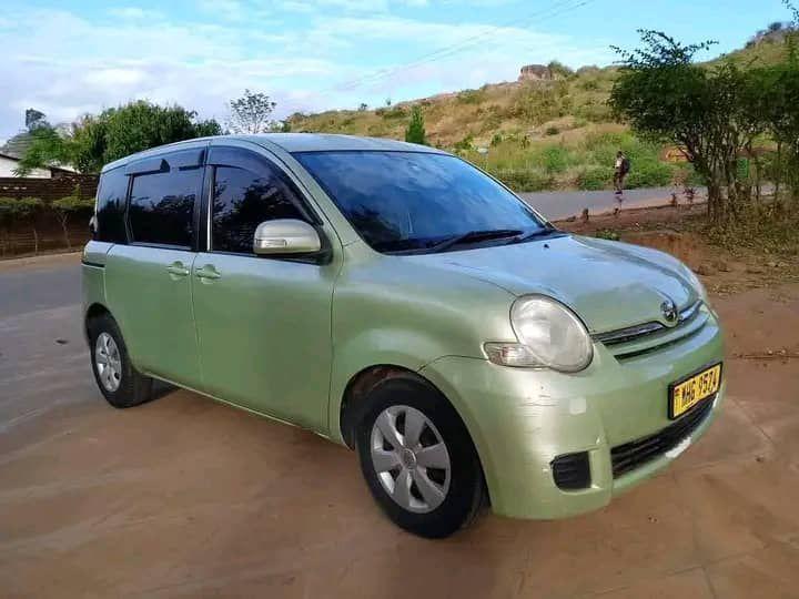 toyota sienta