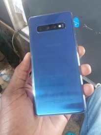A picture of Samsung S10 plus