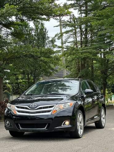 A picture of Mint 2010 Venza keyless full options nothing to fix Price