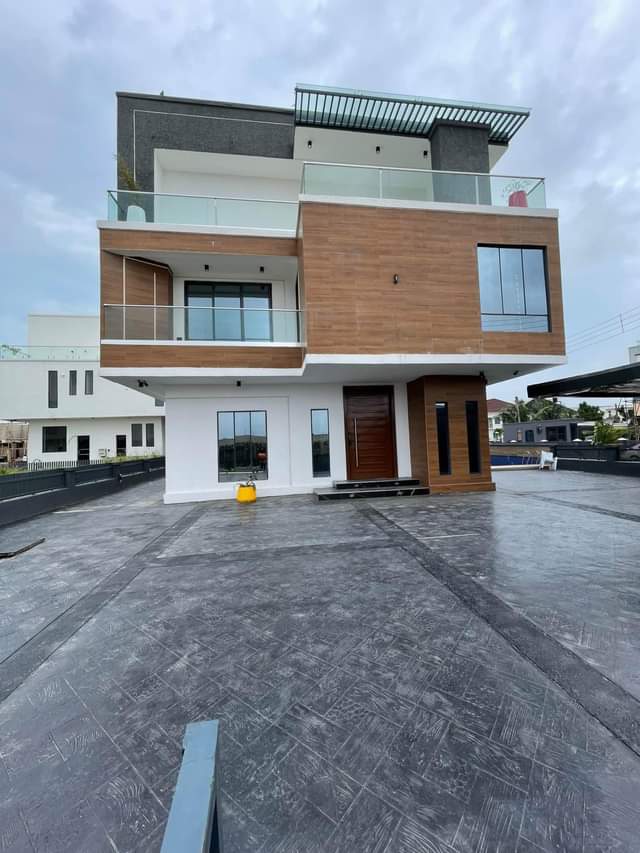 A picture of Contemporary 5bedroom fully detached duplex