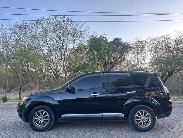 A picture of MITSUBISH OUTLANDER TSH 18 9Mil 0719524698