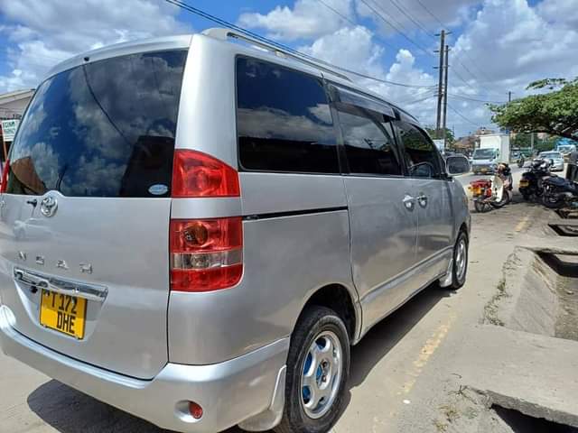A picture of TOYOTA NOAH NEW SHAPE NAIUZA MIL 7 8 0743435416