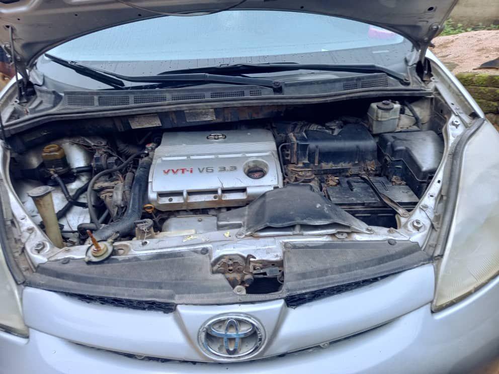 A picture of Toyota sienna