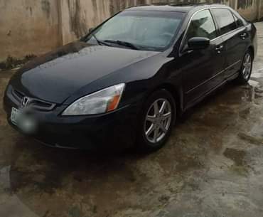 A picture of 04 HONDA ACCORD