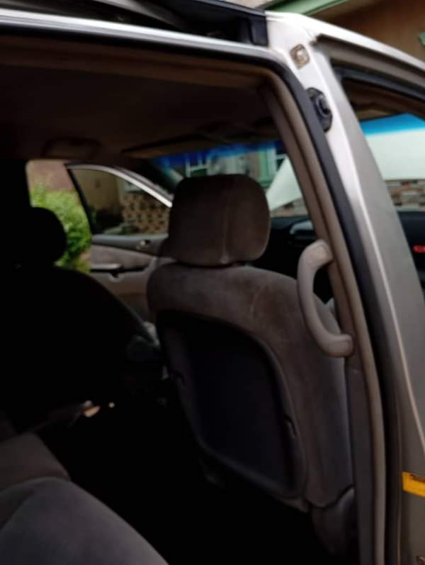 A picture of 2005 model Toyota Sienna AC is Moscow standard Engine untampered