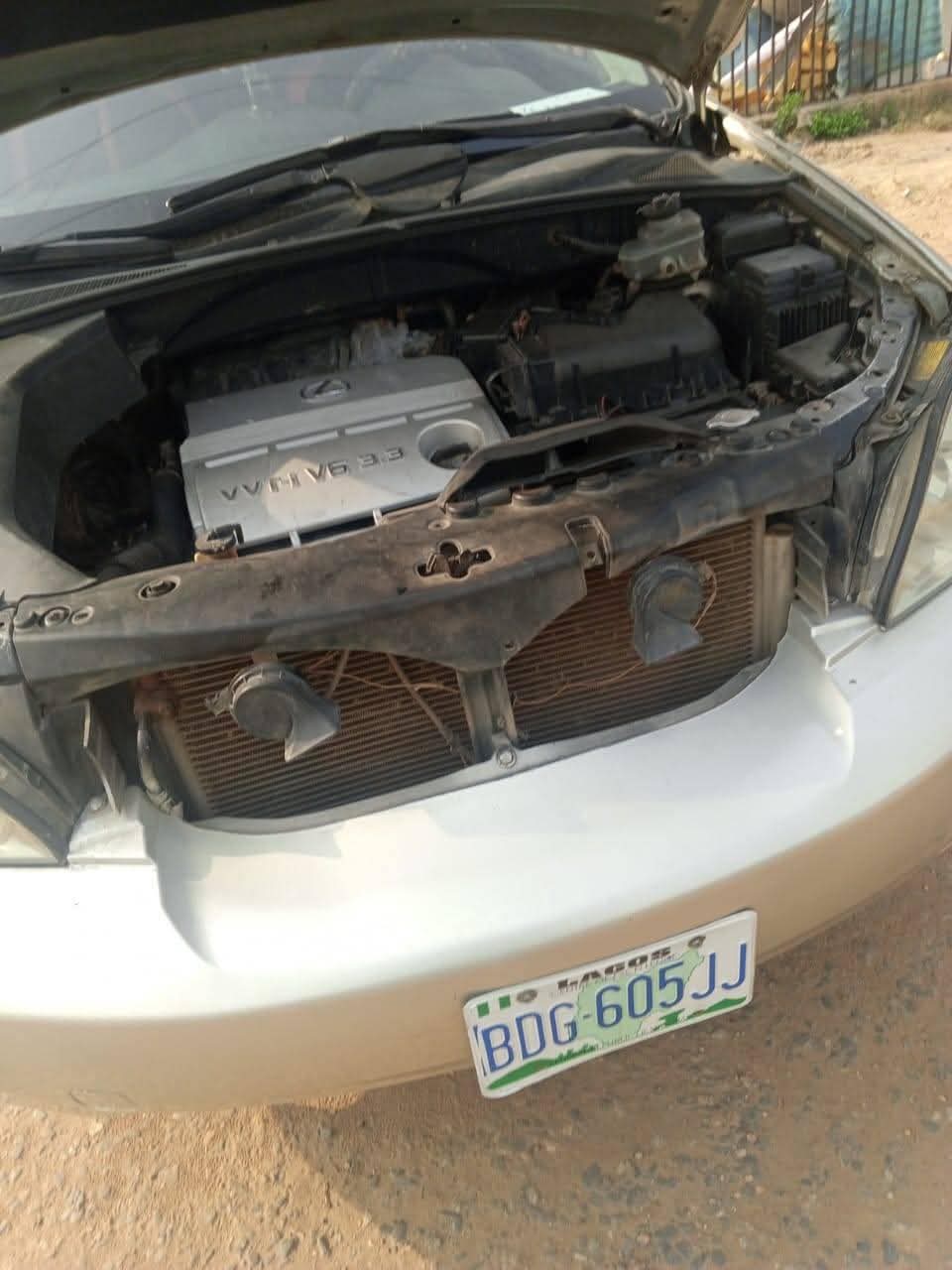 A picture of Lexus Rx330 first body pan
