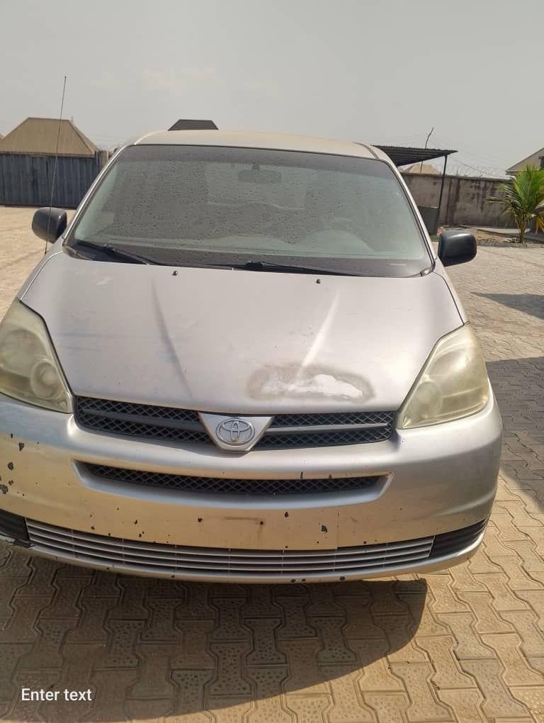 A picture of TOYOTA SIENNA