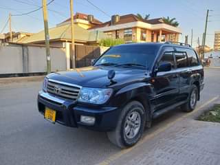 A picture of Land cruiser v8