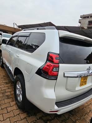 A picture of TX Land Cruiser Prado 2012 model Diesel engine 1KD New