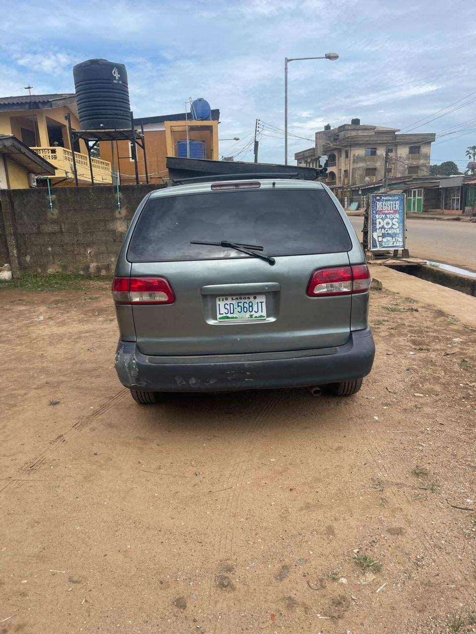 A picture of Toyota Sienna working perfectly going for just 3 2m 0816
