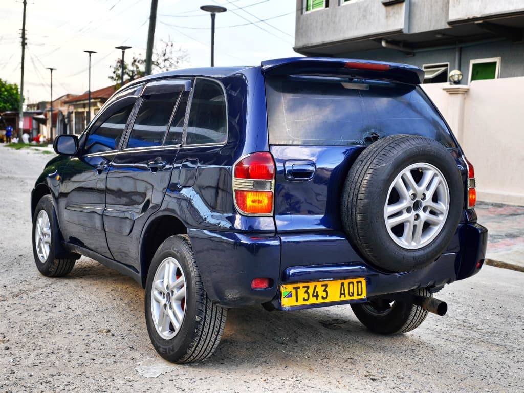 A picture of Toyota RAV4 kill time Price 5 800 000 million