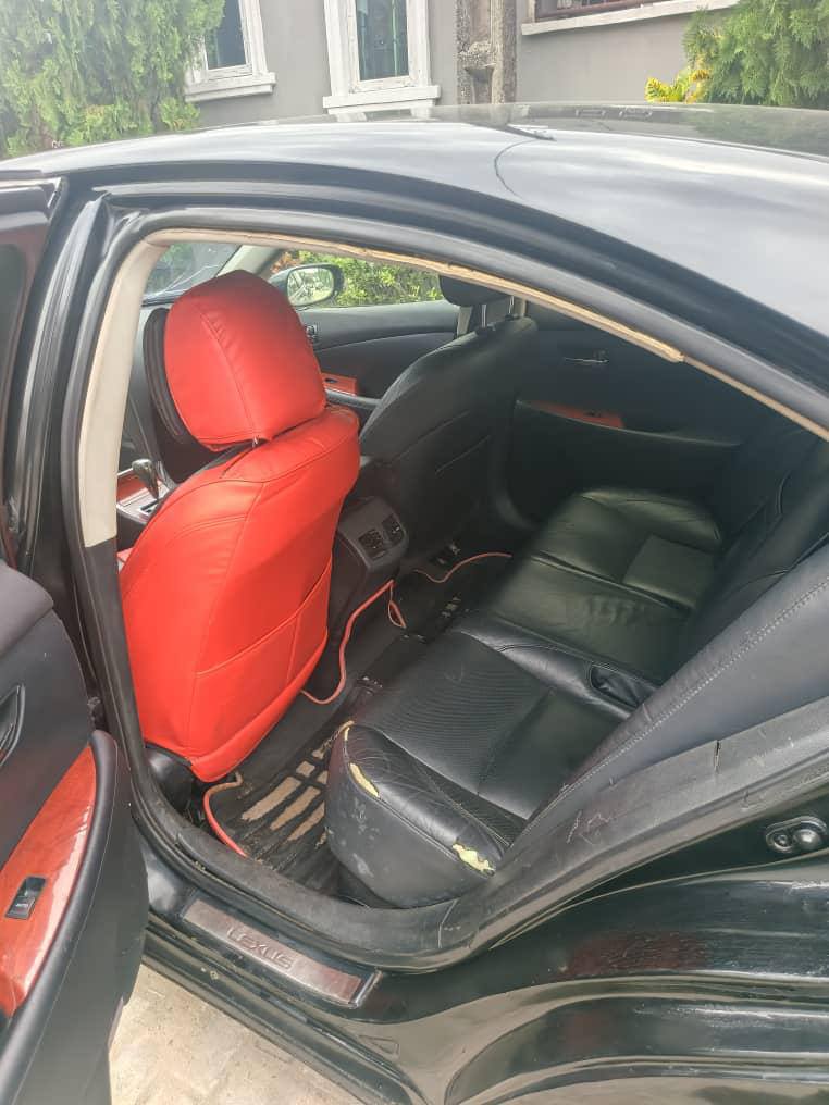 A picture of Lexus es350.untouched engine gear gear and ac..buy and repackage. 5.6m