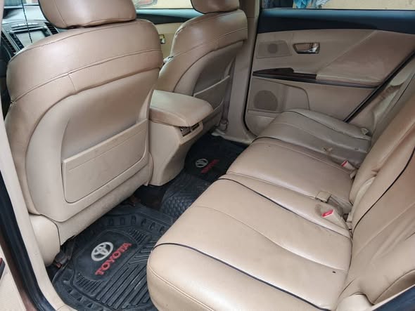 A picture of Clean Used 2010 Toyota Venza Thumb Start