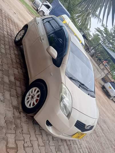 A picture of Vitz inauzwa bei ml 6.5 Con 0716574262 Idd lugebe Tegeta