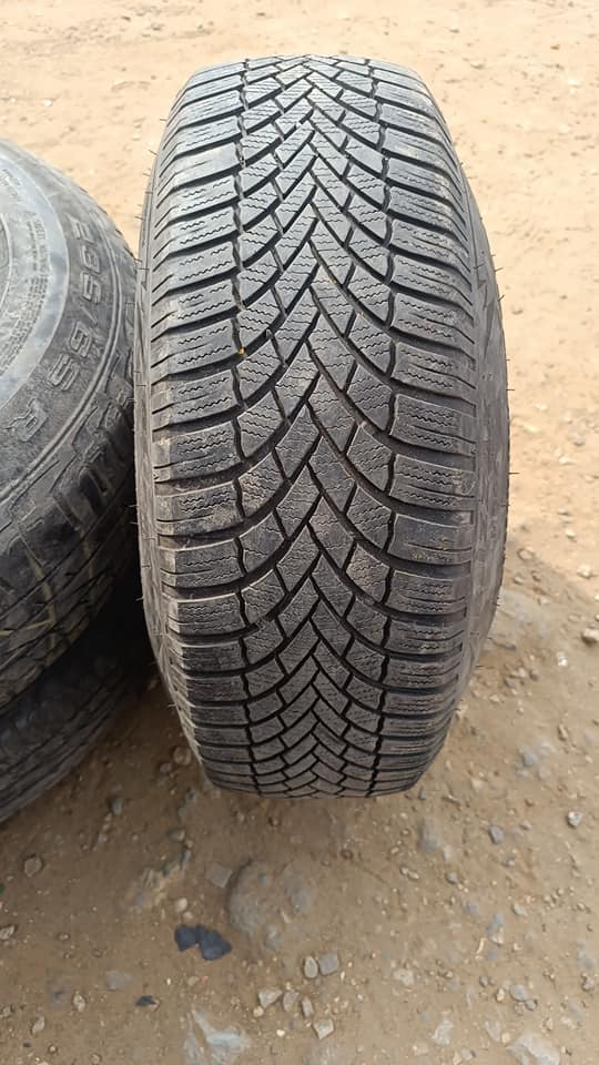 A picture of 215 65 17 tokunbo tyres available for sale