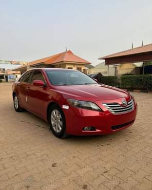 A picture of Extremely clean Toyota Camry muscle keyless remote control system everything