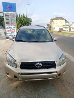 A picture of TOYOTA RAV 4