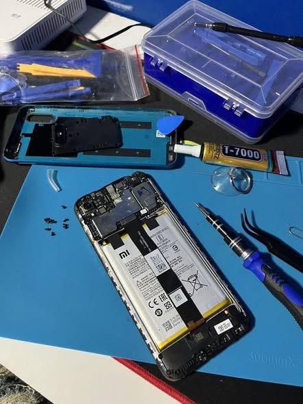 A picture of PHONE REPAIR and SERVICE