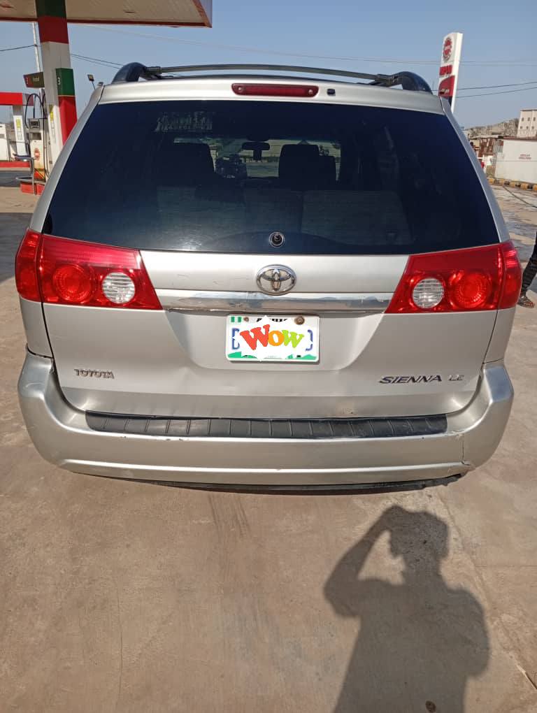 A picture of 2006 Toyota Sienna LE