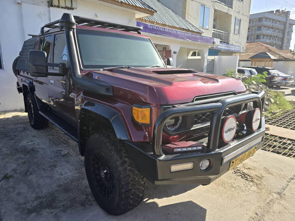 A picture of TOYOTA LANDCRUISER