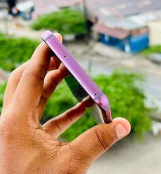 A picture of Samsung S9 plain