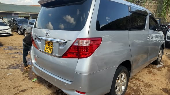 A picture of Toyota alphard