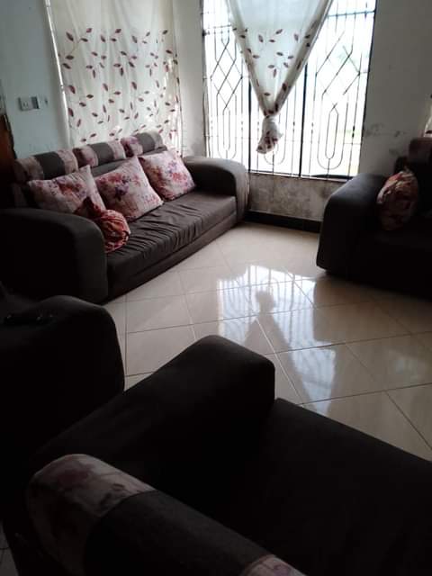 A picture of Sofa set