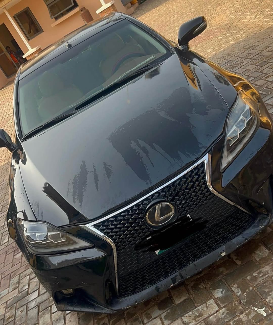 A picture of Lexus is 252 2009 convertible