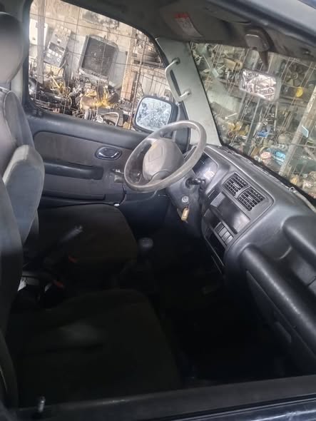 A picture of Suzuki Every 2008 blue