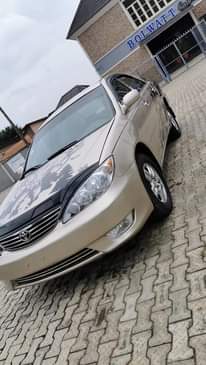 A picture of Toyota carmy XLE 2004 upgrade to 2006