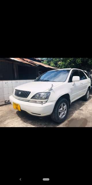 A picture of TOYOTA HARRIER OLD