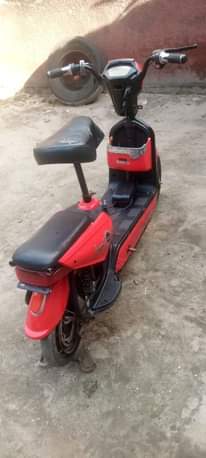 A picture of Electrical bike bado ipo ubovu wake matairi na betri nichek
