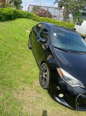 A picture of TOYOTA COROLLA 2015