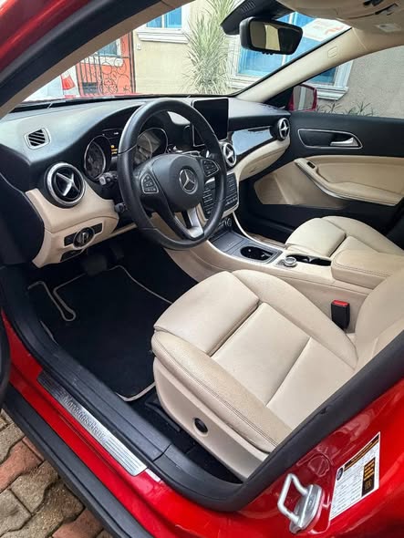 A picture of 2016 Mercedes Benz GLA250