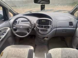 A picture of 2004 Toyota Previa