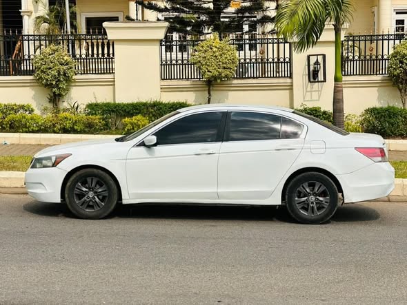 A picture of Honda account 2009 model everything is perfect is going for