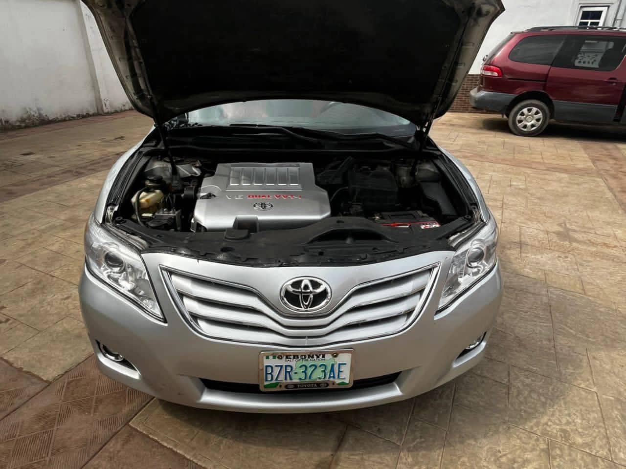 A picture of Toyota Camry XLE b 08