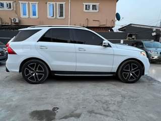 A picture of Mercedes Benz ML350GLE350