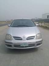 A picture of Nissan lmera