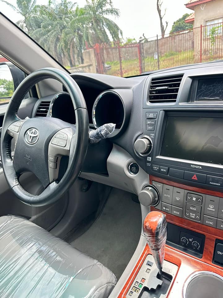 A picture of Toyota Highlander 2010 N15.5m